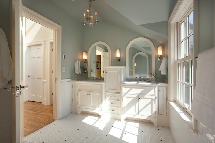 A Wythe Blue painted bathroom. 