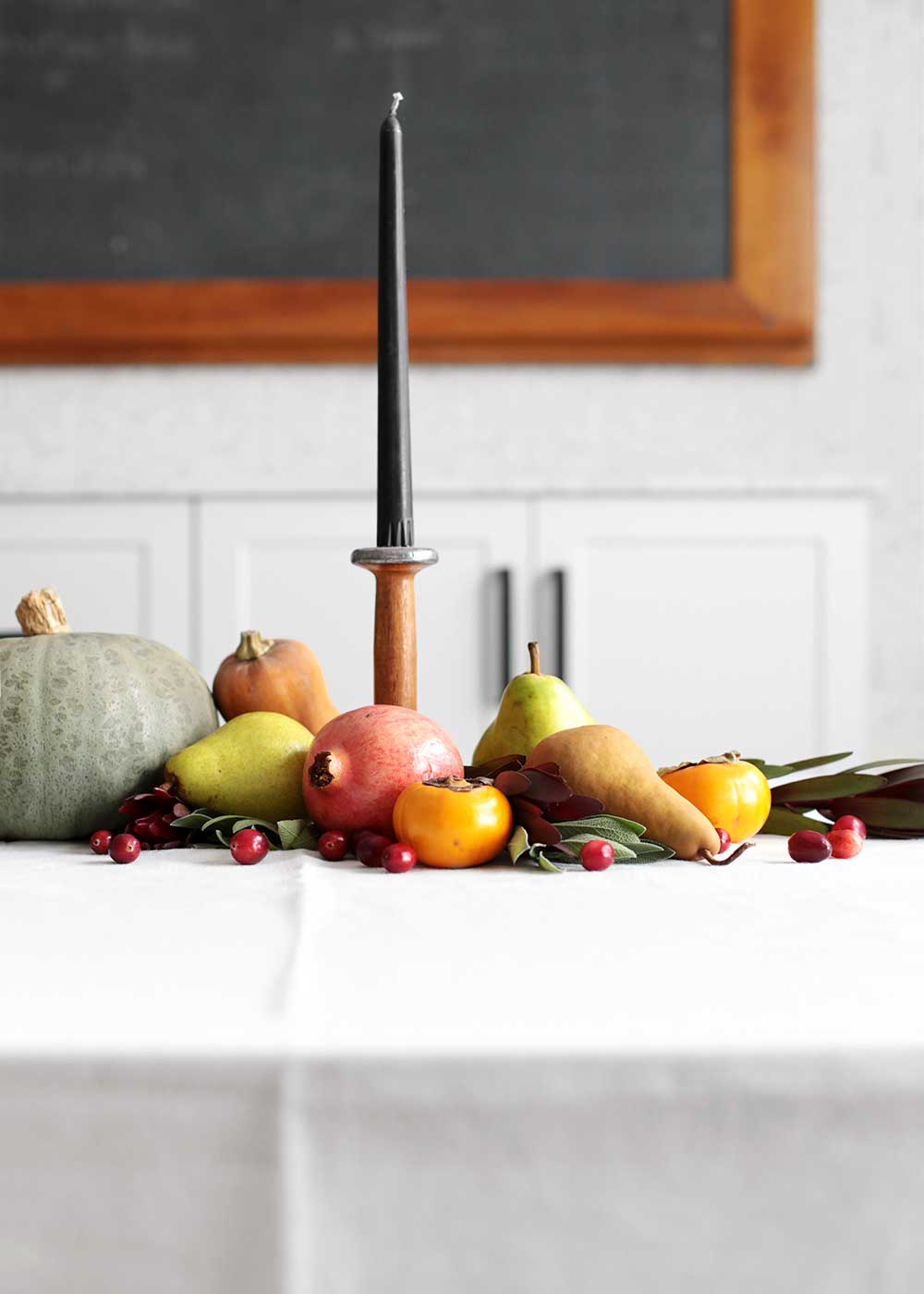 Thanksgiving table decor ideas - use fruit to decorate the dinner table!