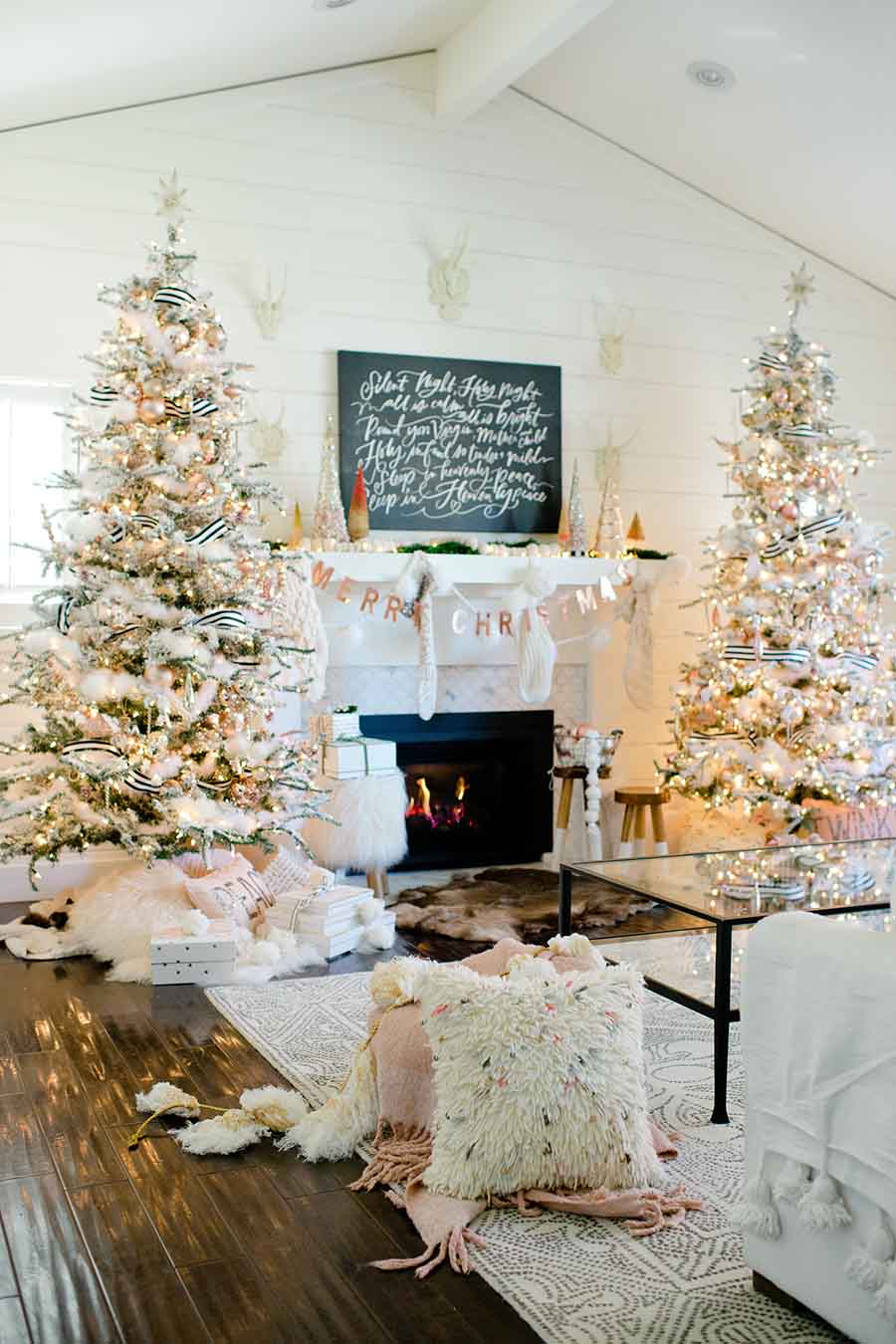 Non-traditional Christmas home decor with blush and golds! | Christmas Color Palette